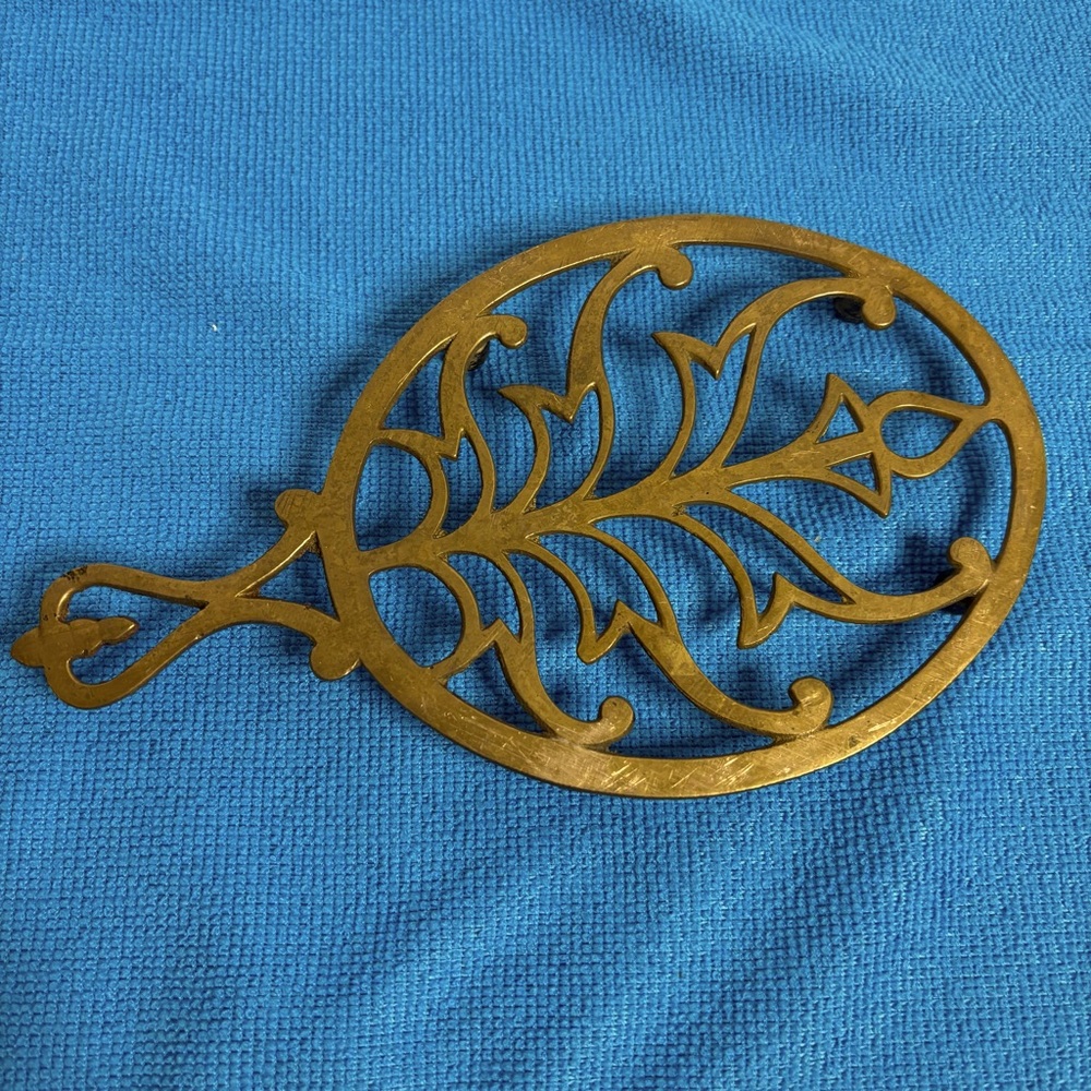 Brass Leaf Design Trivet